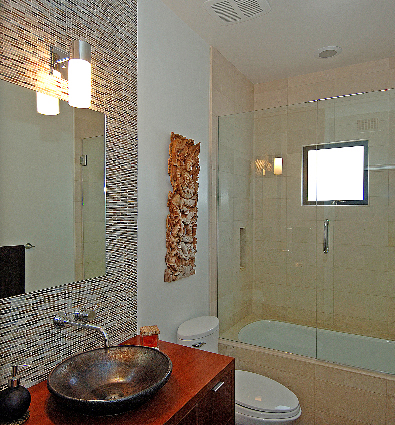 Öfleck-Glasur Waschbecken mit einer Lava Außenseite, vom Kunden installiert.