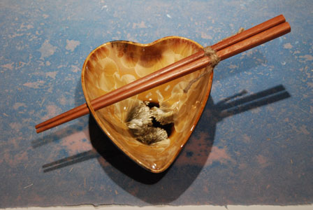 Iron Crystal Heart Shaped Bowl Redwood Chopsticks