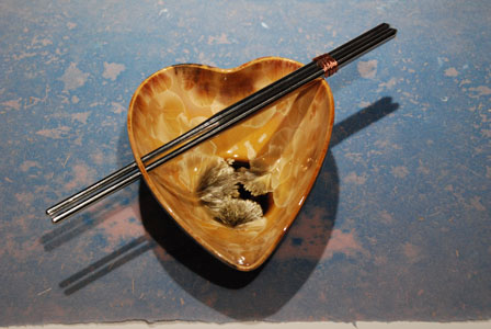 Iron Crystal Heart Shaped Bowl with Stainless Steel Chopsticks