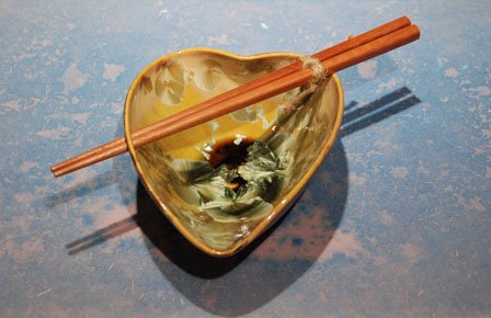 New Green Iron Crystal Heart Shaped Bowl -Redwood Chopsticks
