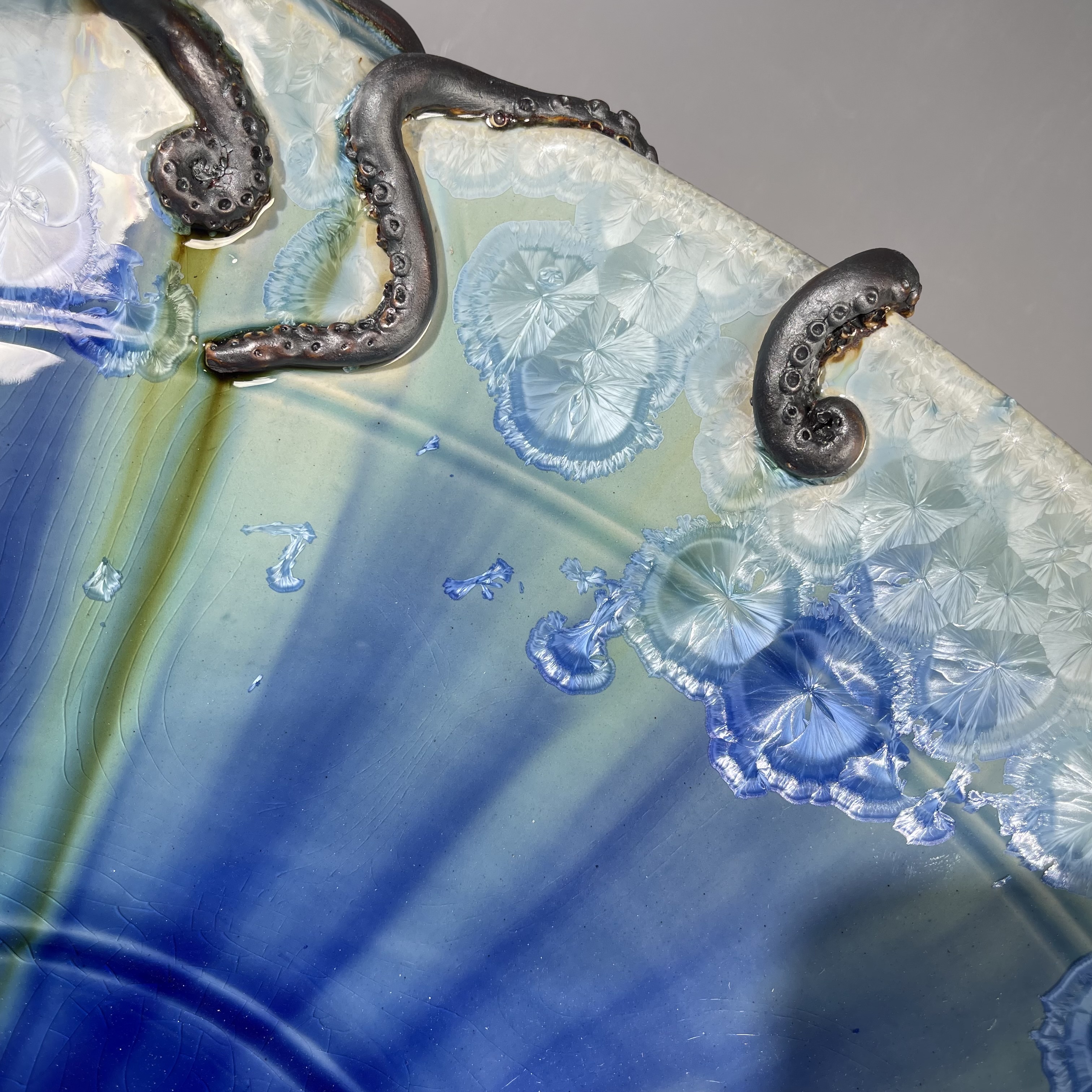 Ocean Badezimmer-Waschbecken in karibischblauem Kobalt-Oktopus