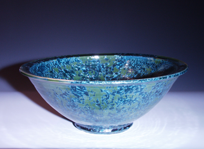 Green crystal vessel sink with lip